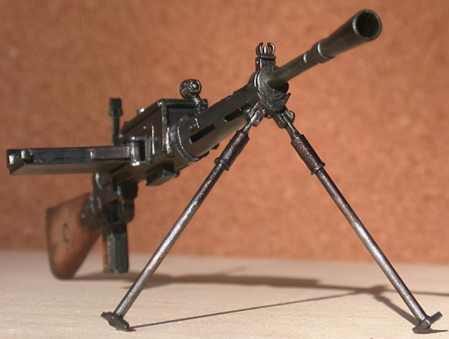 布雷达m1930型轻机枪及其备用枪管