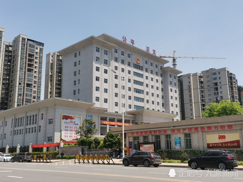 30日清早,衡阳县法院门口聚集着很多人,多家媒体为了宁顺花第五次起诉