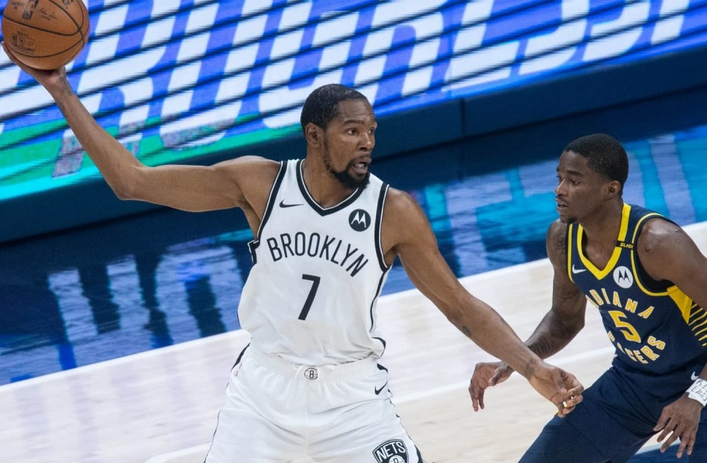约老师 时尚NBA｜塔克重回火箭，身着小花衬衫，尽显猛男也柔情