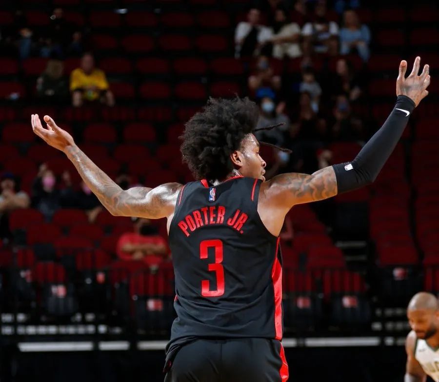 小波特 NBA历史最年轻单场50分10助球员诞生了！他今年才20岁呀