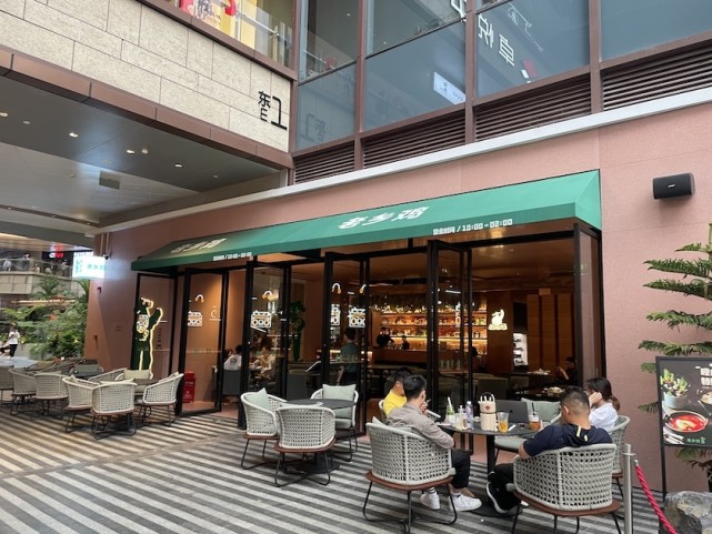 老乡鸡深圳旗舰店.图片拍摄:卢奕贝