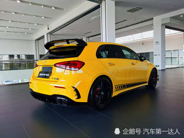 最新款 奔驰 amg a45s 先行特别版 炽夏黄/黑内