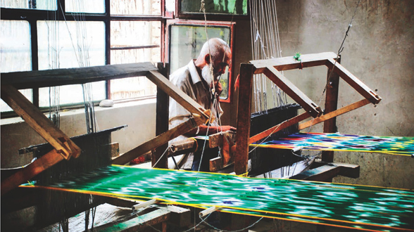 新疆有个地方高龄老人长牙齿百岁老人娶新娘此地比你想象的丰富