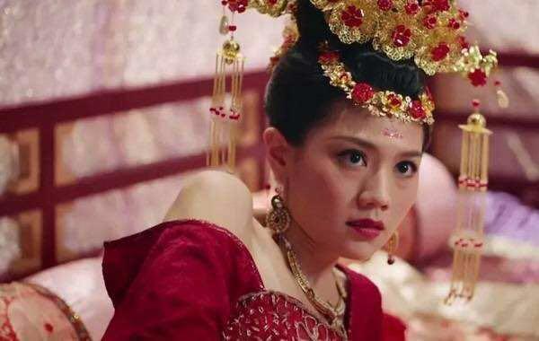 她是大唐最美公主正描眉画鬓一队乱军闯入漂亮脑袋落地