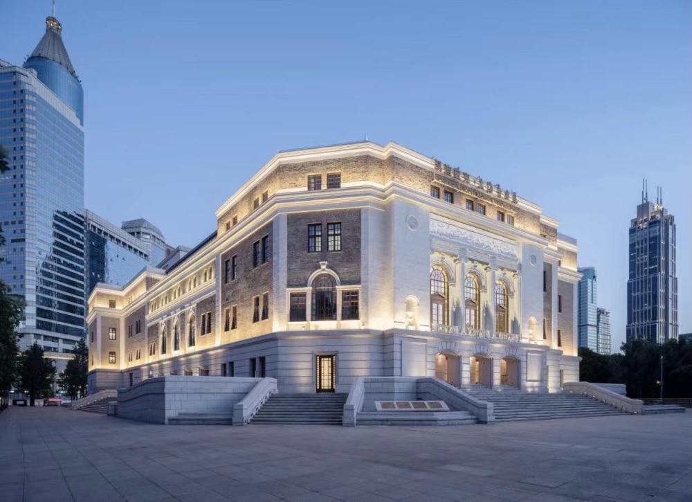 邀请上海市民和外来游客走进上海音乐厅,打卡这座历史悠久的建筑