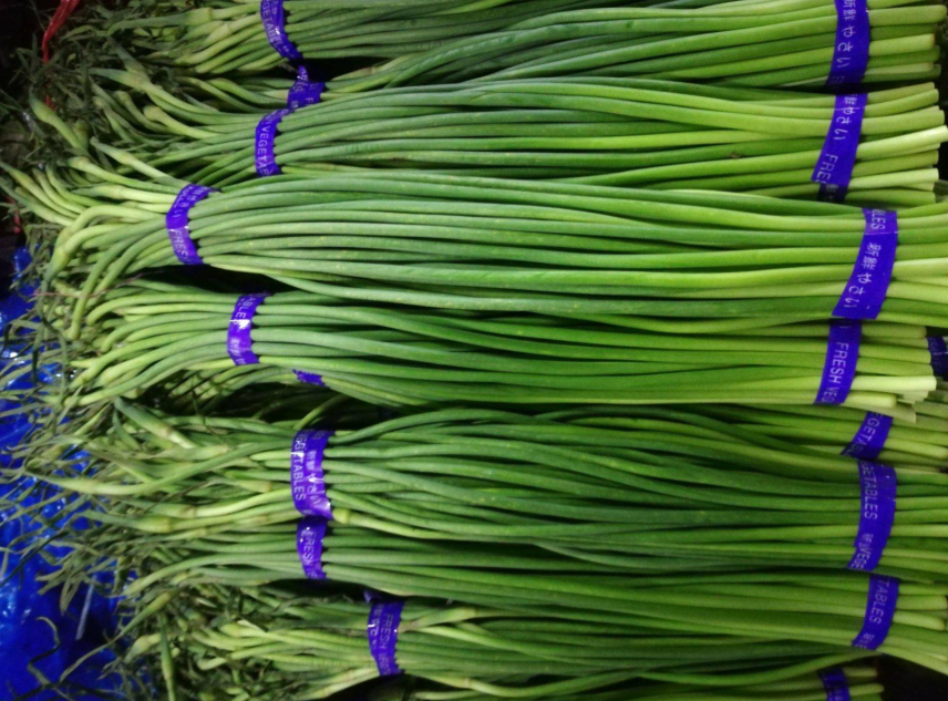 懂行人看见这4种蒜薹转头就走,为了家人健康,再便宜也别买_腾讯新闻