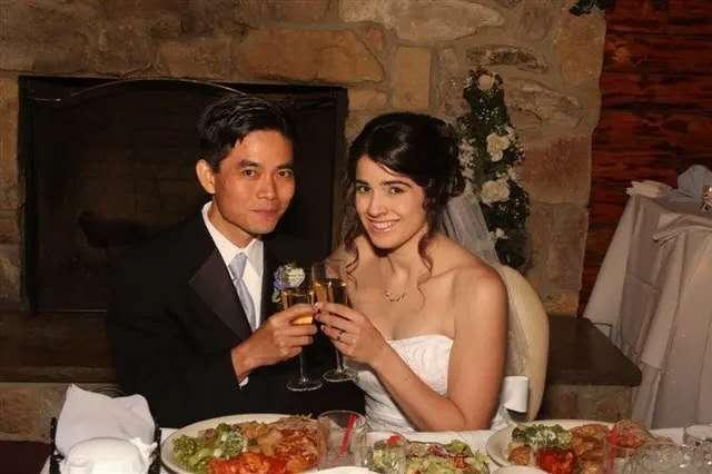 直到迪芬妮终于不想再隐忍自己的心声,向蔡小华表白,蔡小华才不知所措