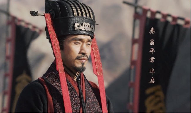 在楚考烈王返回楚国之后,芈启没有一起回去,而是留