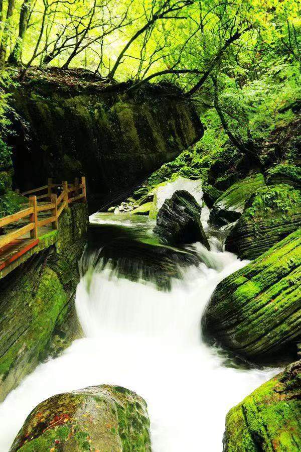 杜韦慰风情万种天书峡