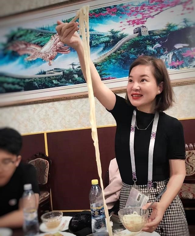 兰州拉面创始人是青海人全国3万多家分店年收入60亿