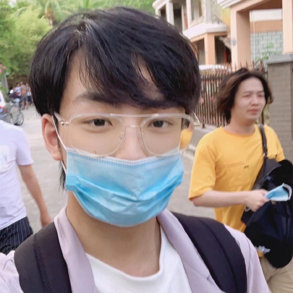 开局2分钟就找到演员,评分第5却无耻狡辩惹怒网友_腾讯新闻