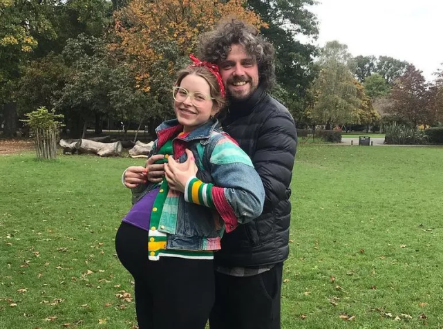 有的结婚生娃,有的仍是单身