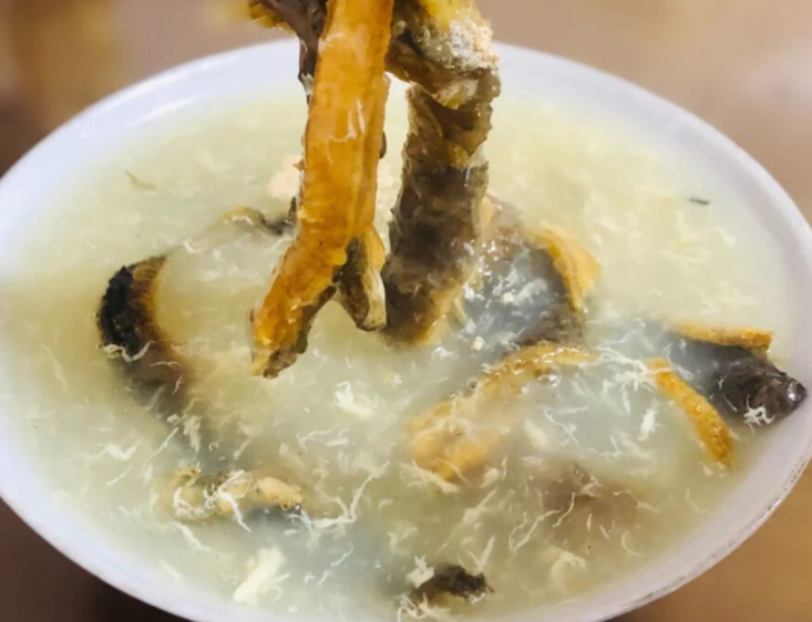 镇江镇子上的非遗美食每天炸800斤长鱼一碗鱼汤火了一个镇子