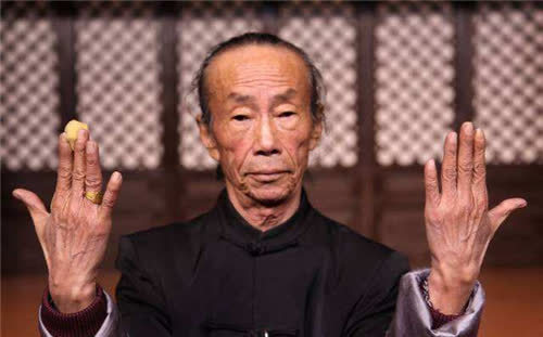 手艺大师王宝合年近70功力不减3个球2个碗拿下4亿巨款