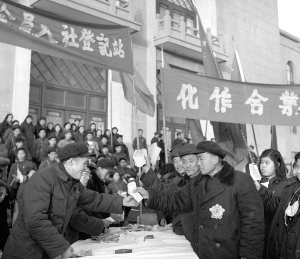 新华全媒丨百个瞬间说百年1953一化三改一体两翼