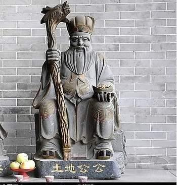 第一,拜土地公.