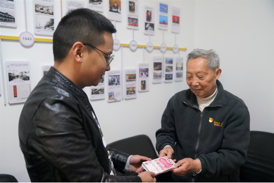 一万元88岁老党员罗红斌再交大额党费