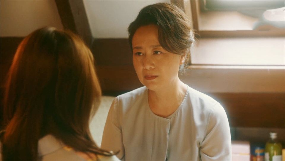 她进入中年后的角色90%可以分为温柔妈妈,精致妈妈,强势妈妈,市井妈妈