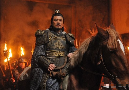 官渡之战中袁绍为何大败曹操运筹帷幄于帐中决胜千里之外