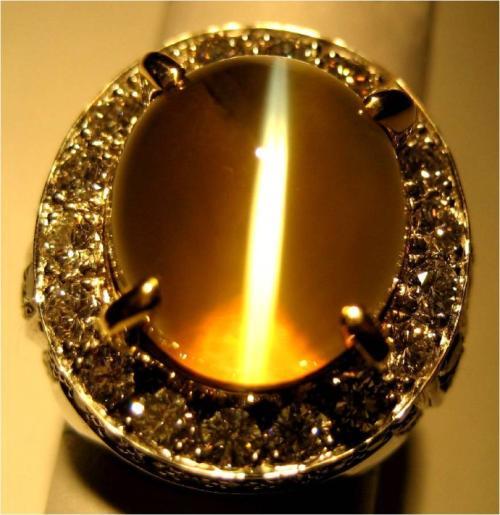 世界上出产绿宝石的国家有马达加斯加,巴西,阿富汗,美国等.