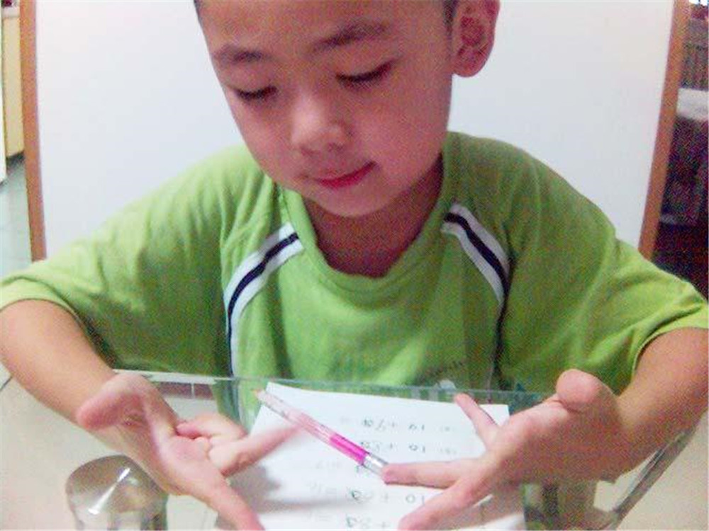 5岁萌娃算数难哭自己 7 3 它为什么这么难 网友 好笑又心疼 腾讯新闻