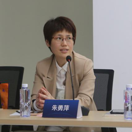 长三角科技小巨人企业家联盟秘书长李岩主持,闵行区科委副主任顾建平