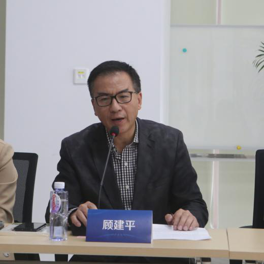 李岩主持,闵行区科委副主任顾建平,上海市科技创业中心高新技术领域