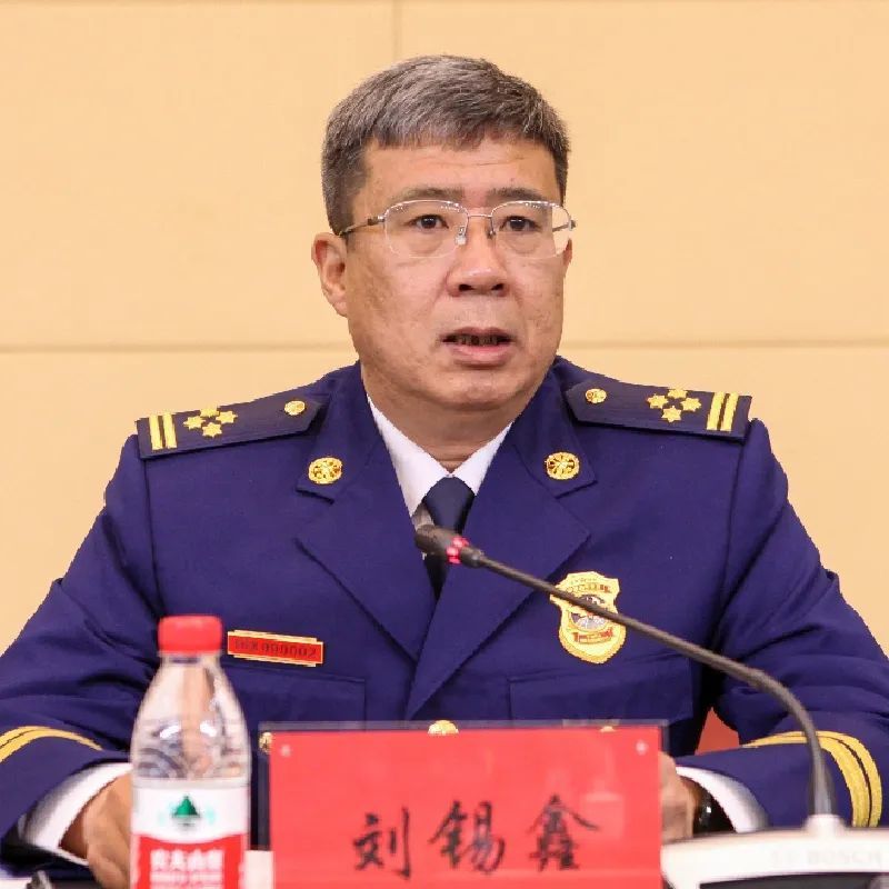 刘锡鑫政委代表总队党委做了开班动员,并结合自身多年纪检工作经验,为