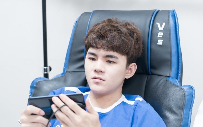 estar诺言回归kpl,出道失败后重新开播,热度从顶流掉到低谷