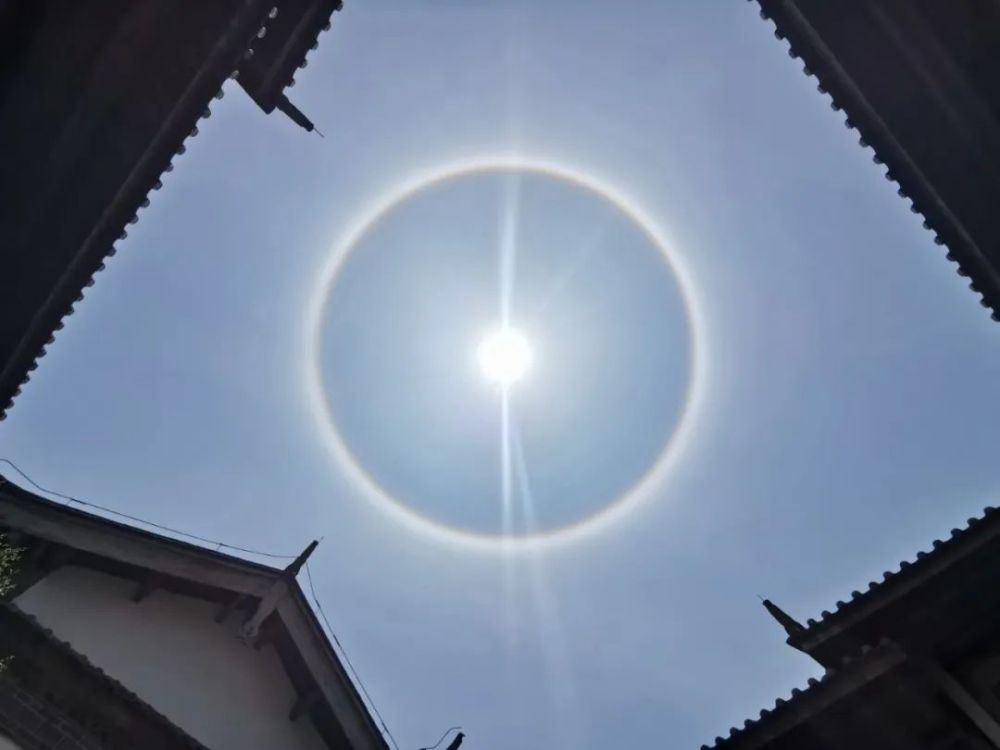 丽江人镜头下的日晕又双叒来了这也太美了吧