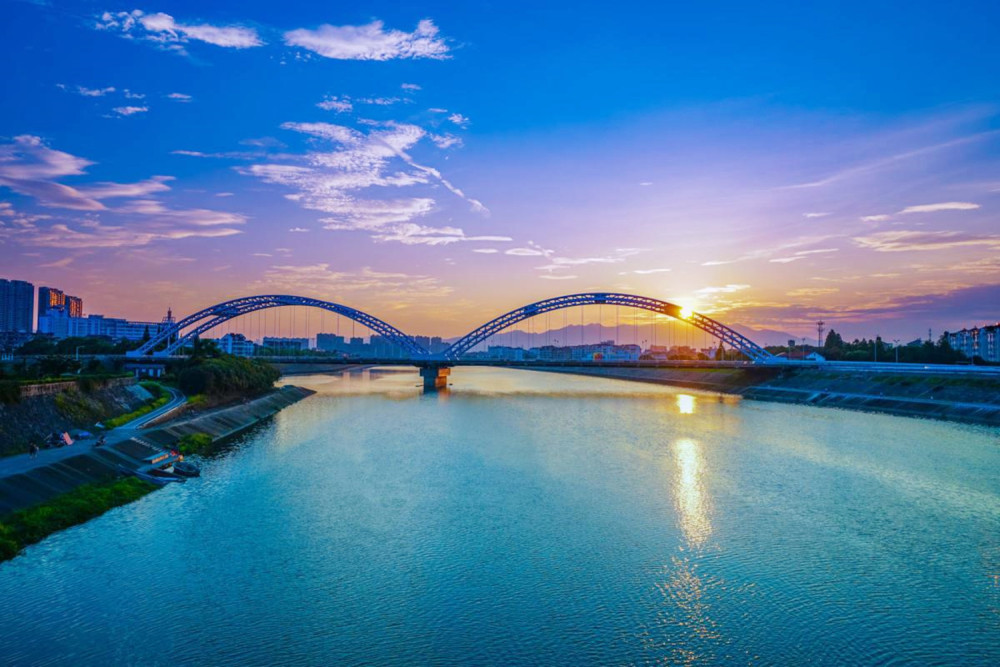 浙江的嵊州四面环山五江汇聚较为出名的五大景点你去过几个