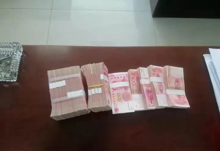 20万乘客打的遗失大额现金的哥上交公司寻失主