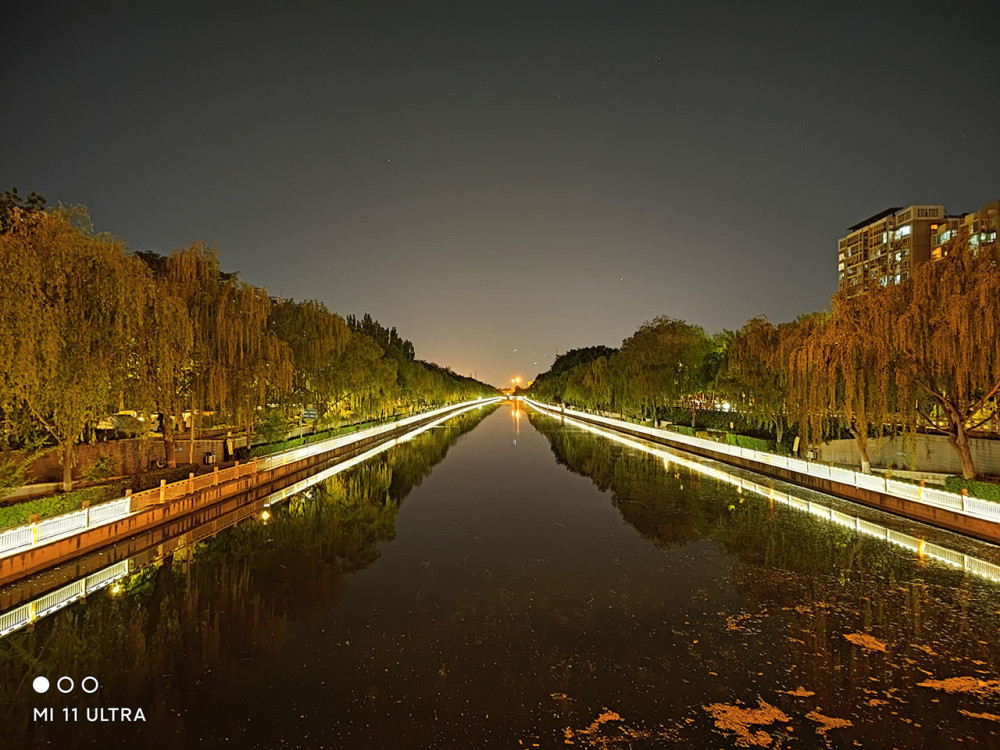极限暗光环境清晰度高在暗光环境的拍照上,小米11 ultra的夜景模式
