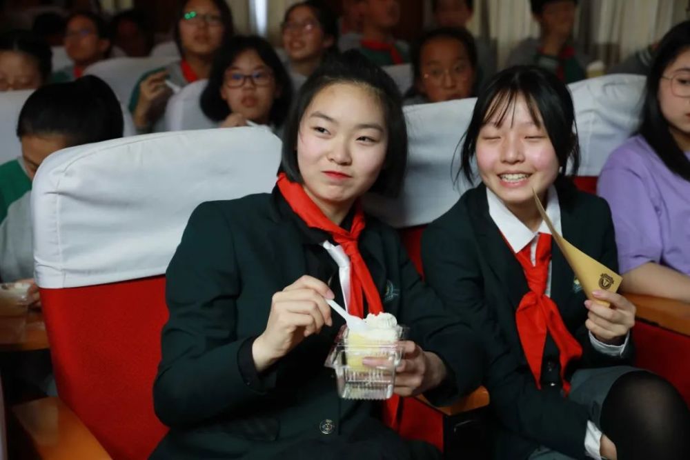 红色精神常传承青春梦想永不断上海市闵行区莘松中学14岁集体生日仪式