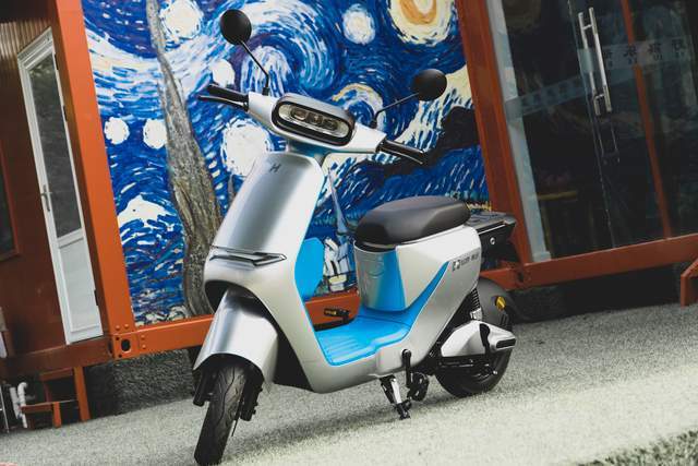 哈啰a80电动车体验评测:时尚外观下的智能操控太诱人_腾讯新闻