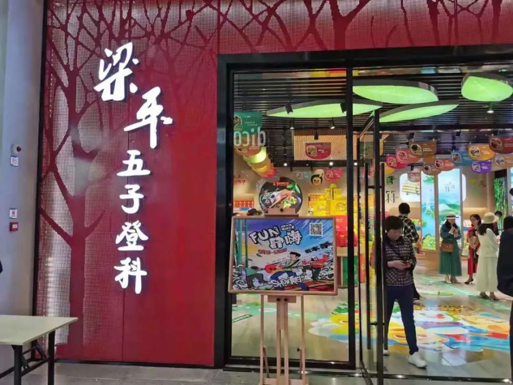 万州烤鱼,奉节脐橙,忠县豆腐乳,丰都麻辣鸡等三峡特产,璧山来凤鱼