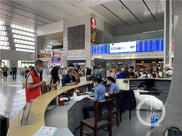 直击五一出行高峰重庆北站进站通道全部开放