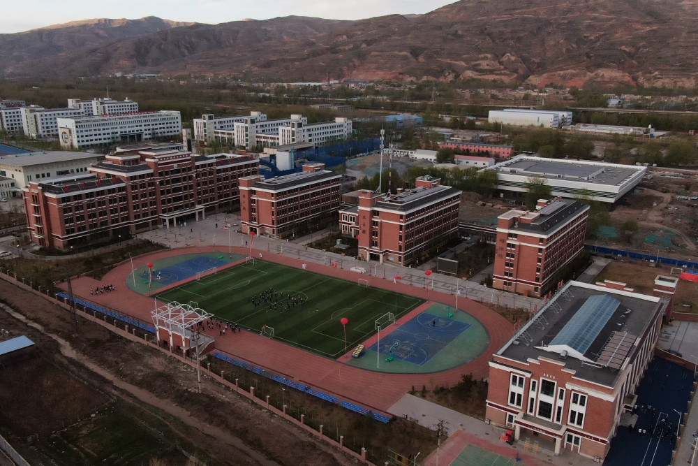 图文互动我心怀梦想你给我力量教育援青十周年侧记