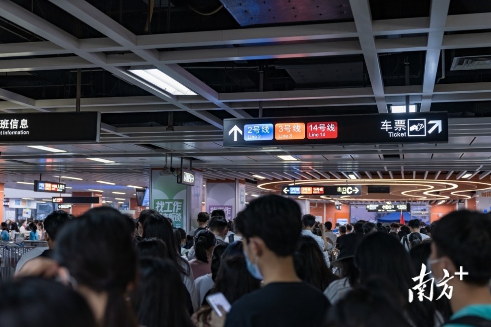 今日广州地铁客流预计超1100万多站启动客控模式