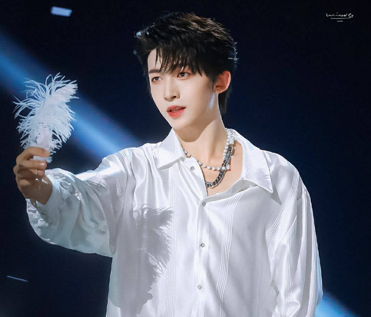 into1刘宇中传学历被质疑,一天一个黑热搜,暴露的是娱乐圈的悲哀