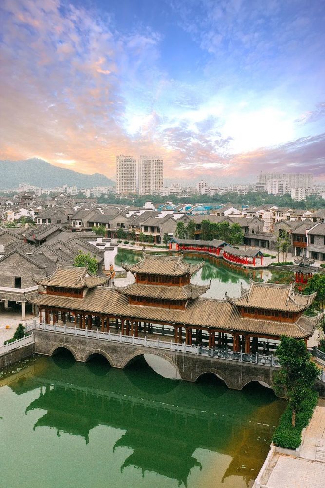 今天带你走进油画中的崇左