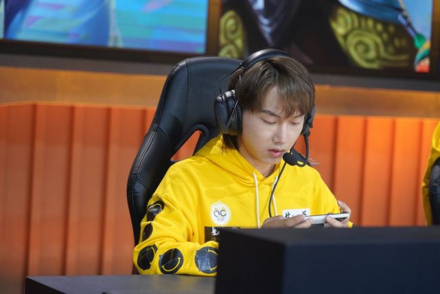 qghappy赛后采访fly比总决赛还更紧张脱口秀有这么难