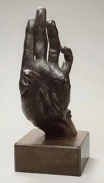 手诗以手部塑像召唤身体存在的雕塑传统