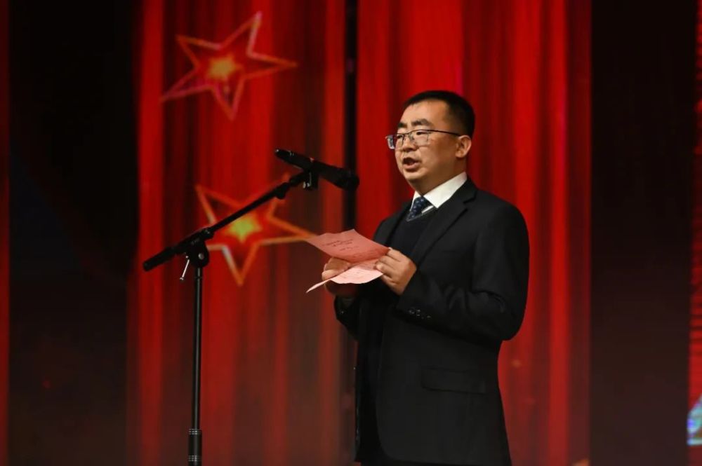 致敬劳动者庆党百年华诞跟党再续华章我县庆祝建党100周年暨五一劳动