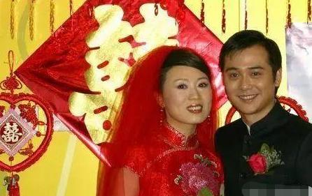 相差15岁的姐弟恋,断绝父子关系都要结婚,如今却让人羡慕