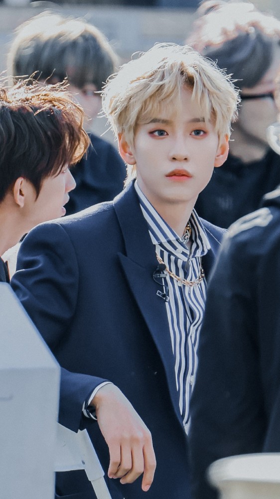 余景天壁纸他是你心中的c位吗