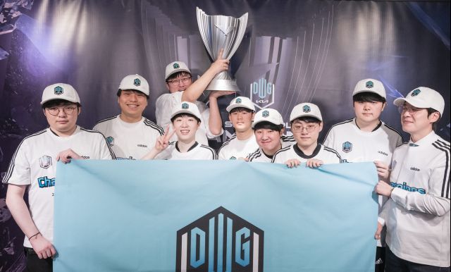 比赛预测:对于dk战队,第一阶段和第二阶段的比赛都不是重心,mad和c9