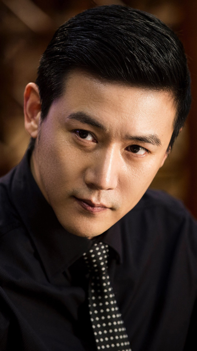 更多图片 >拍摄《人民的名义》时,由于资金缺口太大,在挑演员的时候