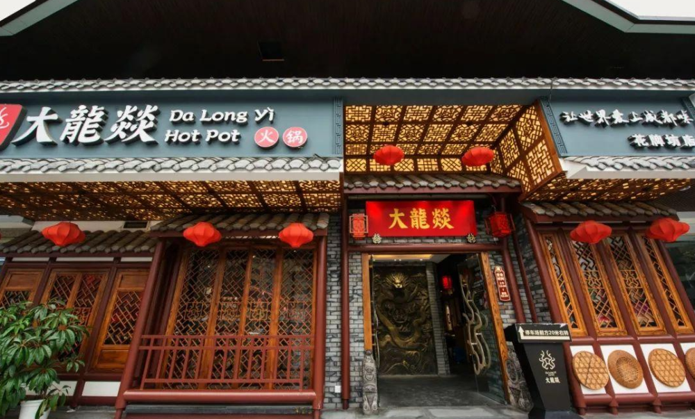 王铮亮,早期通过参加《快乐男声》出道,2014年登上了央视马年春节晚会