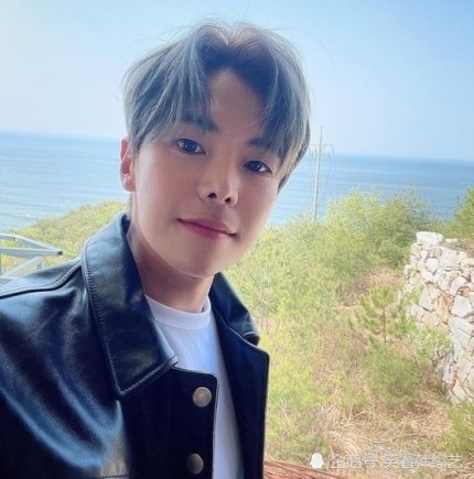 朴恩硕在拍摄顶楼3吗公开了引人注目的自拍照